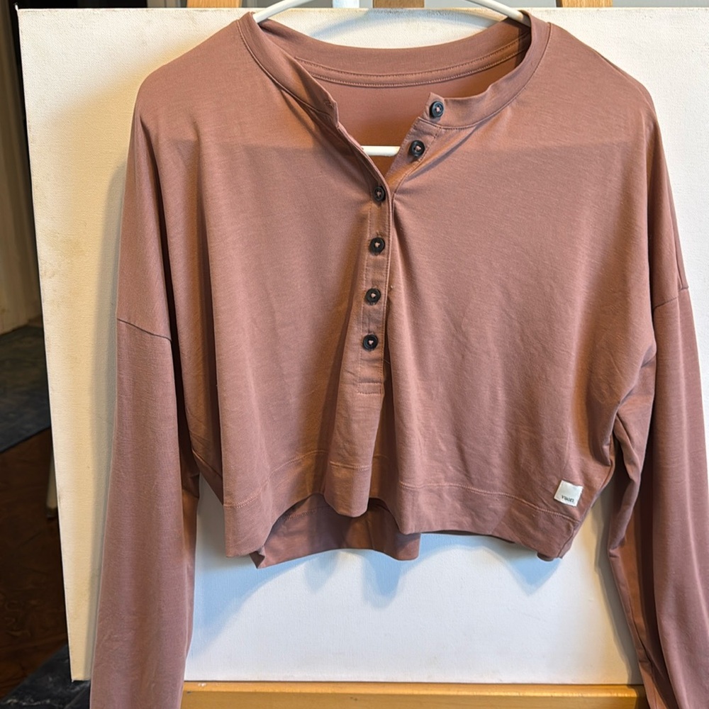 Vuori crop long sleeve tee